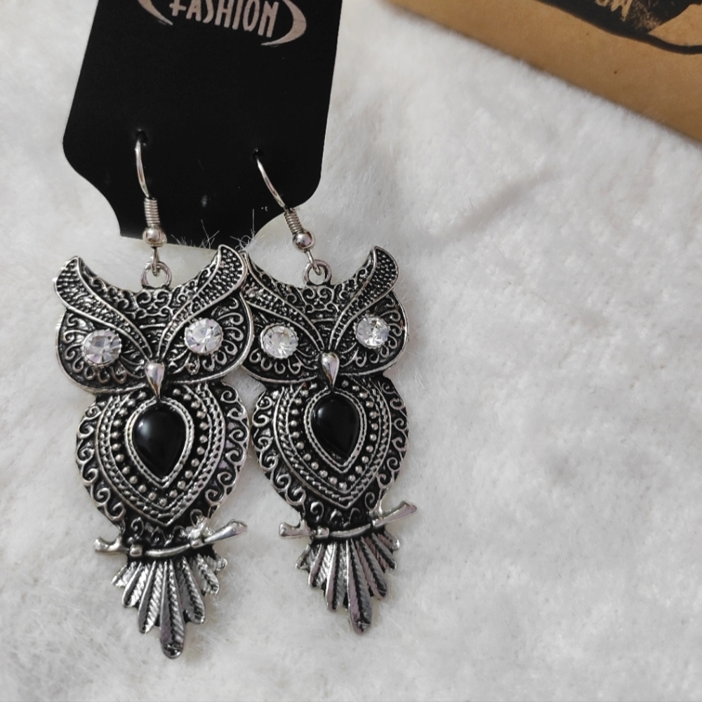Quirky Earring - Picture 1 of 4